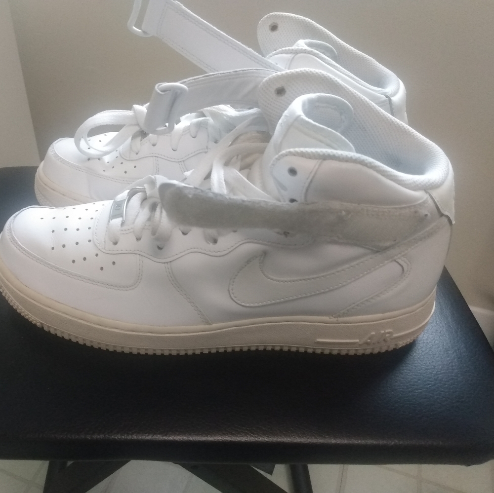 Nike men's White AF1 used good condition minor scuffs size 9.5 - Picture 2 of 5